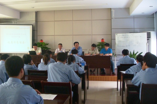 EV扑克招聘培训首批应届大学结业生